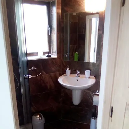Hibiscus House - Adults Only Couette-café Xagħra